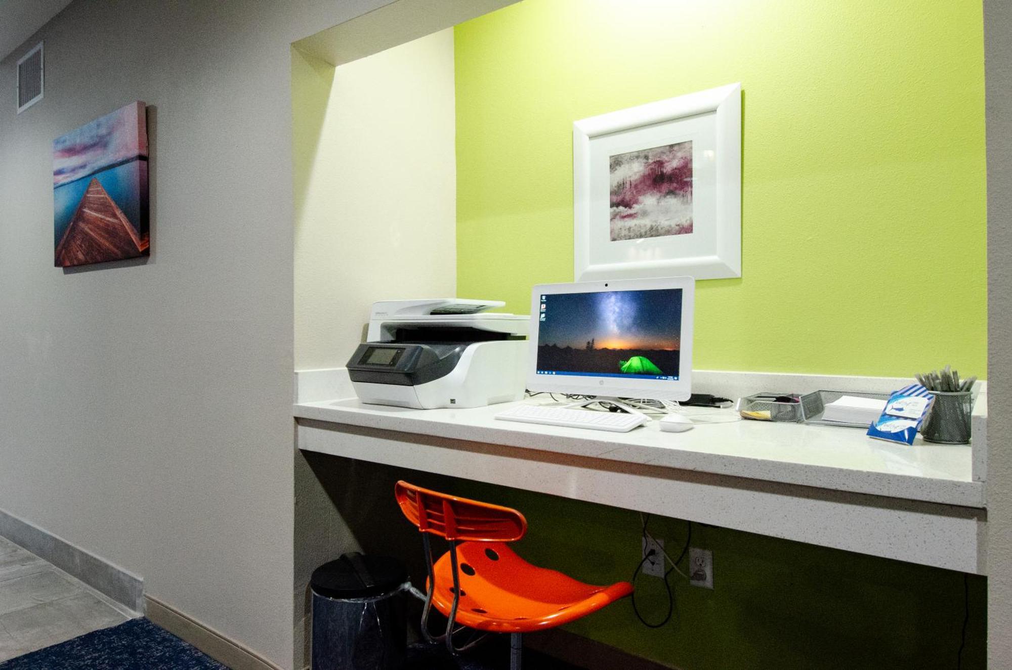 Hotel The Place At