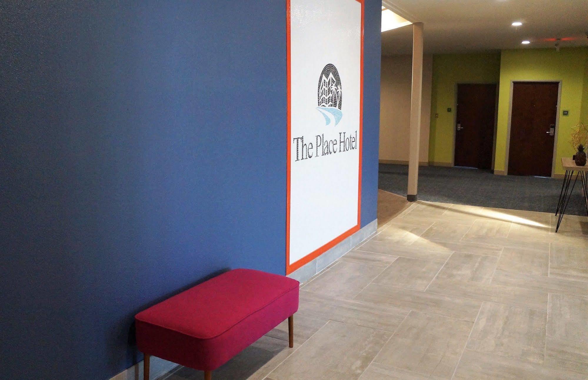 Hotel The Place At 2*
