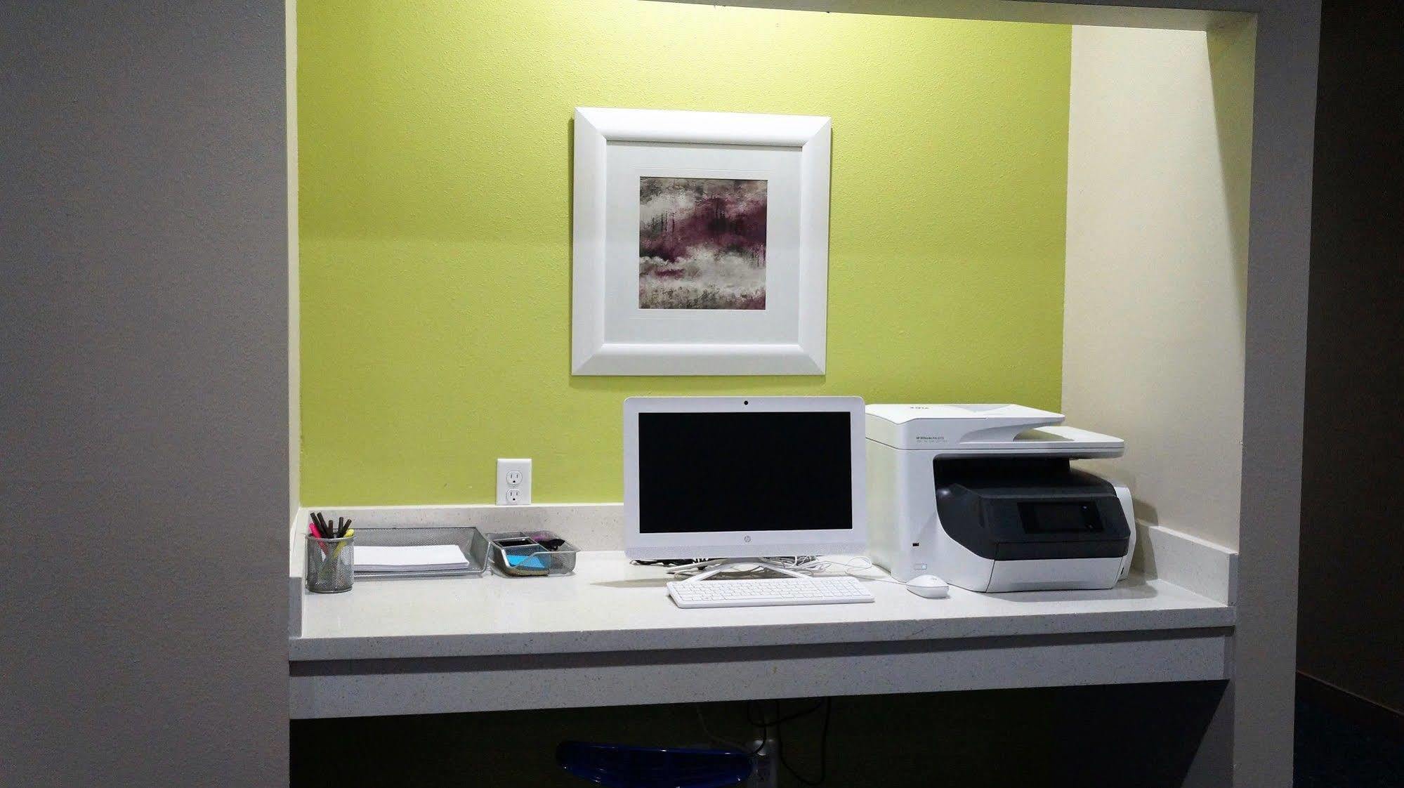 The Place At Hotel 2*