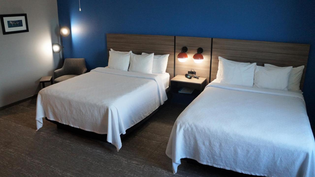 The Place At Hotel 2*